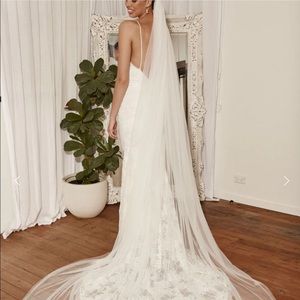 Grace loves lace veil